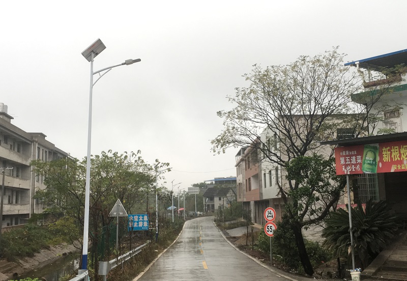 太陽(yáng)能路燈廠家介紹戶外照明新選擇