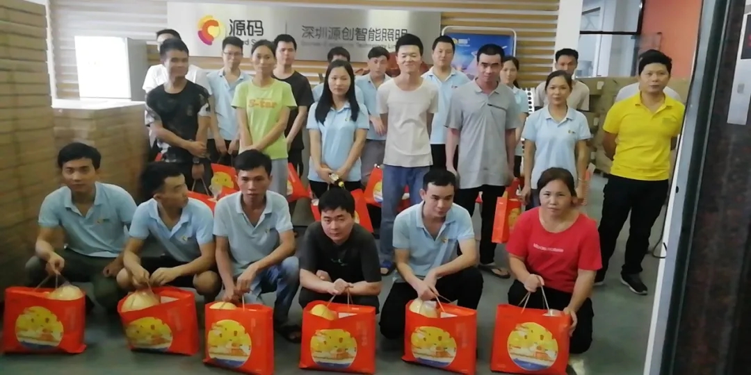 喜逢中秋加國慶，月圓家圓就團圓