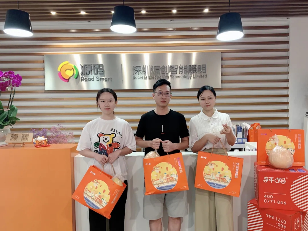 喜逢中秋加國慶，月圓家圓就團圓
