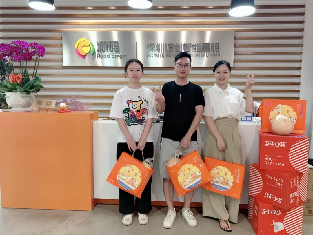 喜逢中秋加國慶，月圓家圓就團圓